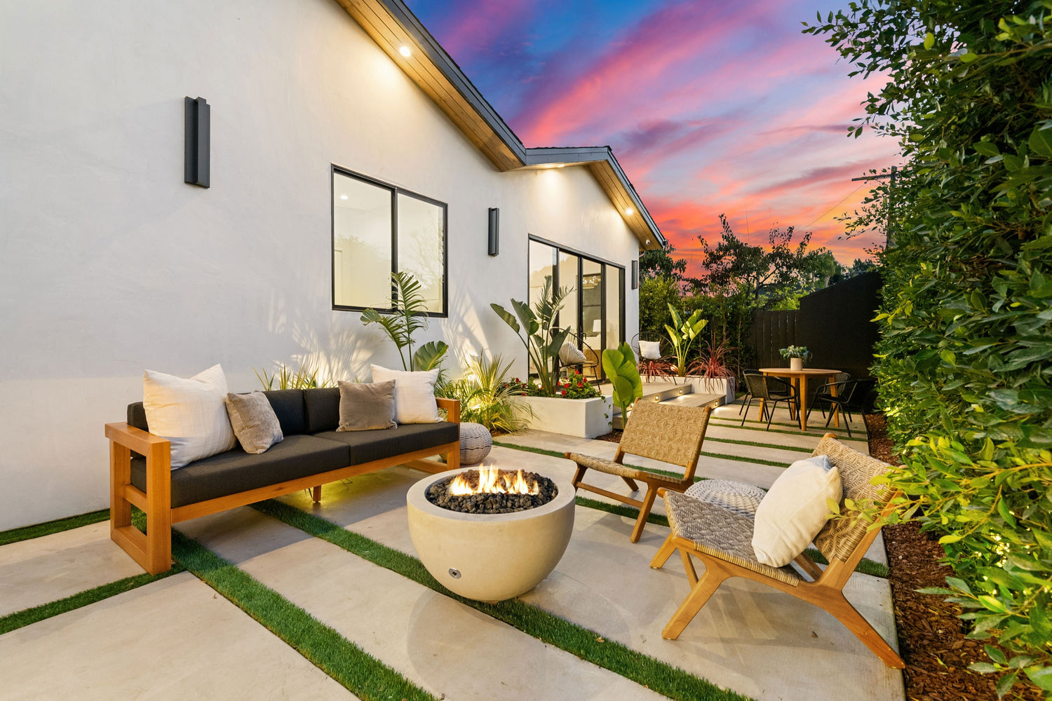 Patio Furniture: Transform Your Outdoor Space with Deluxe Home Source